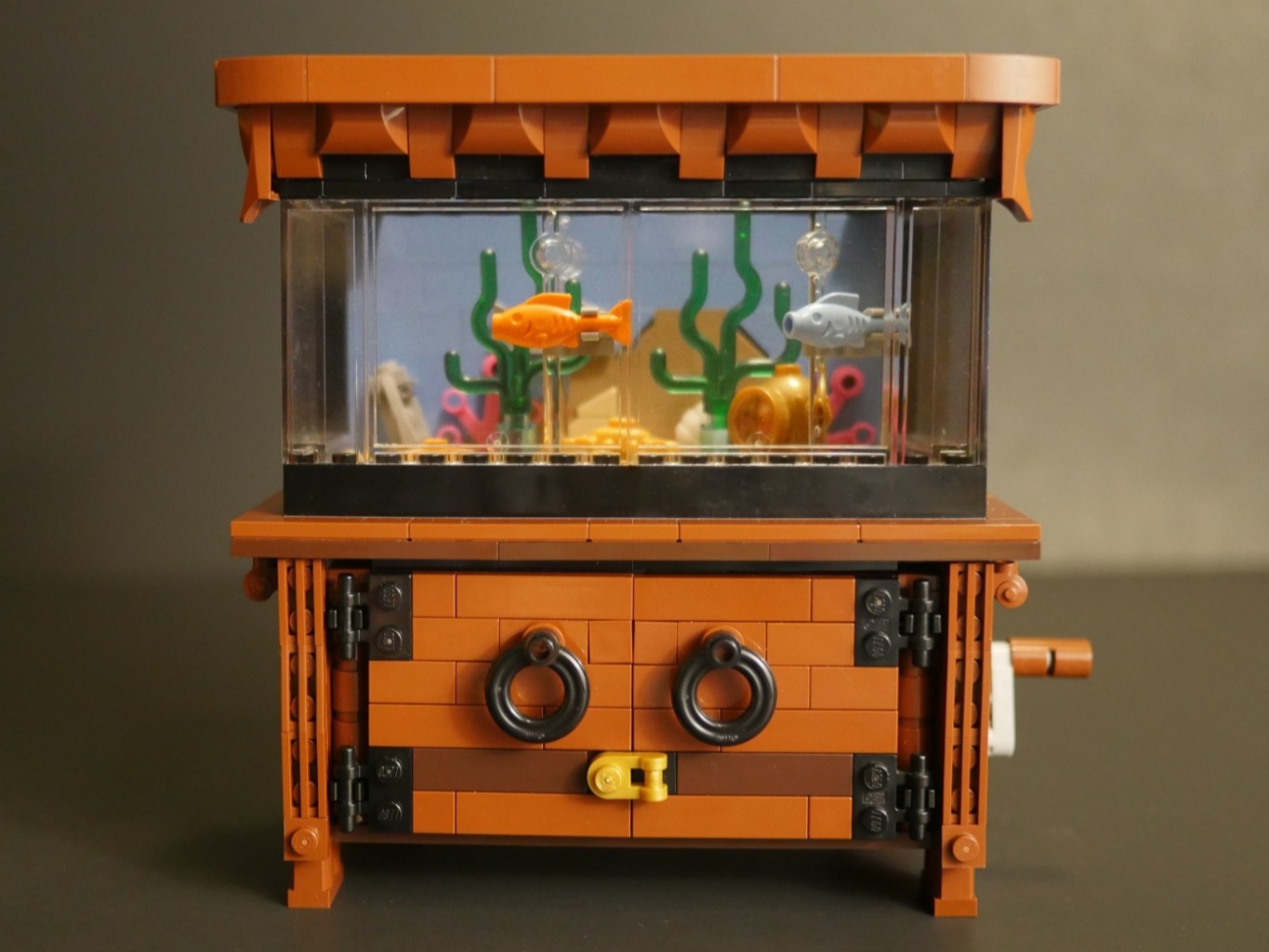 Lego Clockwork Aquarium – a Mechanical Delight