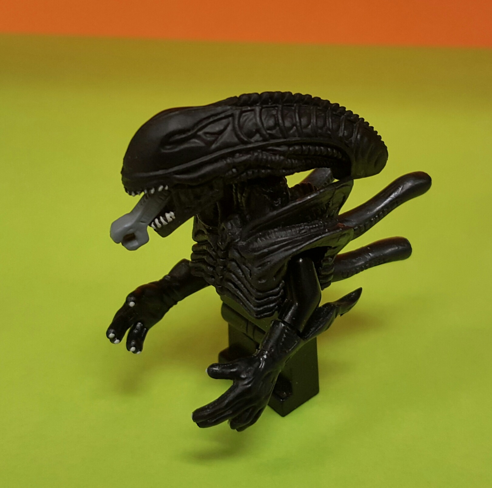 xenomorph queen lego